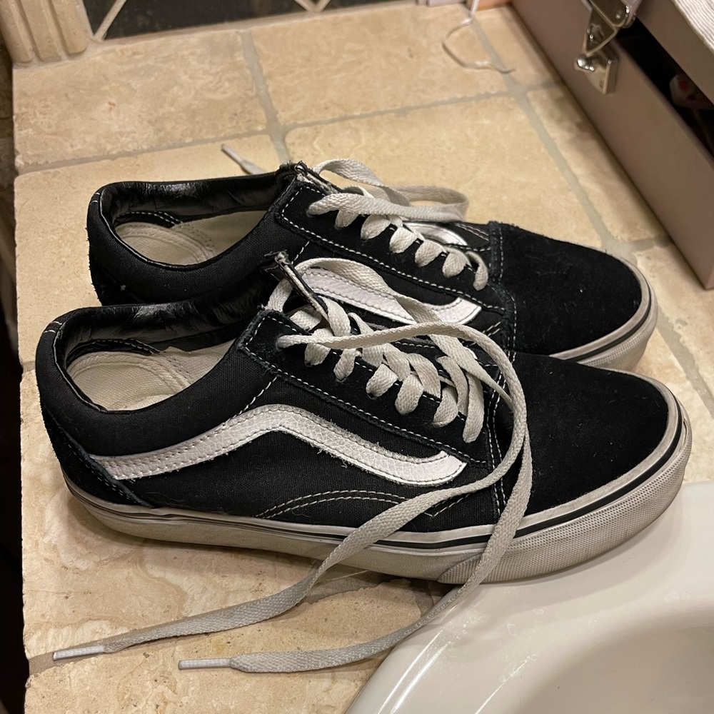 Vans Old Skool Skate Shoe - Black - Still in Stores for $70 - Excellent Cond.